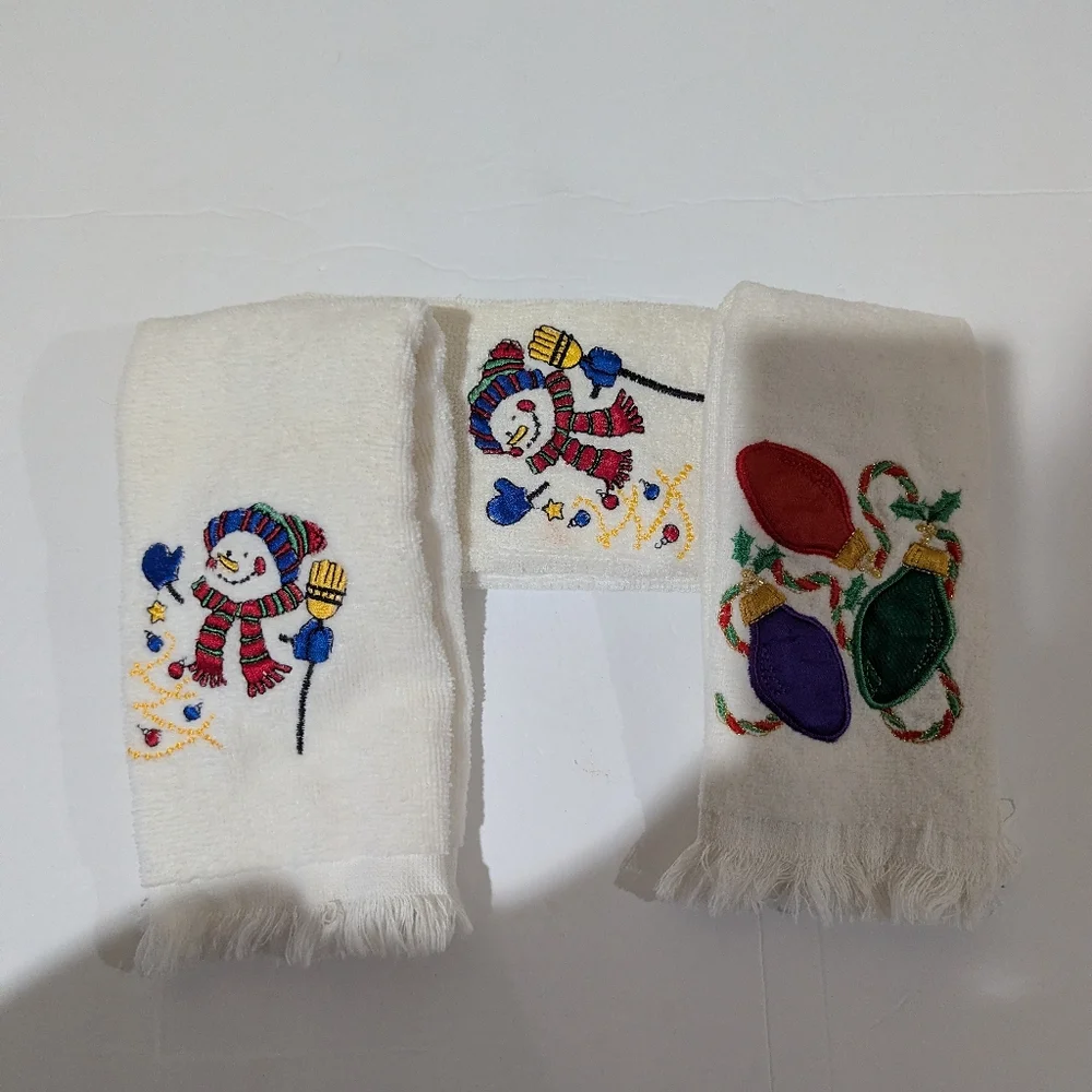 New 3 Pc Festive Snowman and Ornament Finger Towels